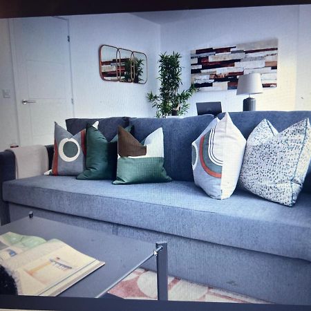4-Level Luxury 2 Bedroom House Sleeps 6, Rooftop, Harry P & Free Parking Watford  Eksteriør bilde