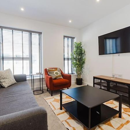 4-Level Luxury 2 Bedroom House Sleeps 6, Rooftop, Harry P & Free Parking Watford  Eksteriør bilde