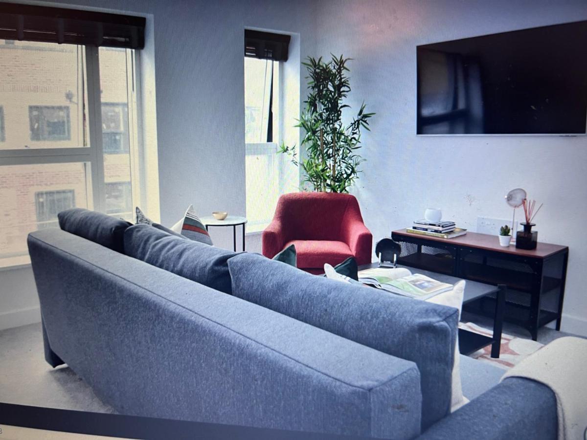 4-Level Luxury 2 Bedroom House Sleeps 6, Rooftop, Harry P & Free Parking Watford  Eksteriør bilde