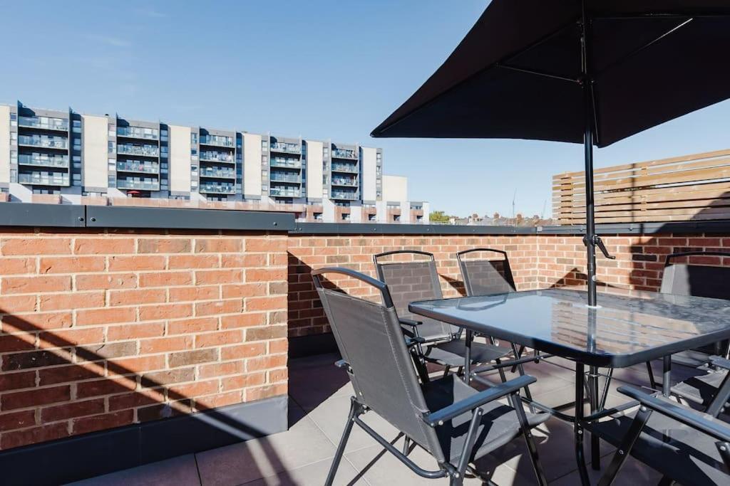 4-Level Luxury 2 Bedroom House Sleeps 6, Rooftop, Harry P & Free Parking Watford  Eksteriør bilde