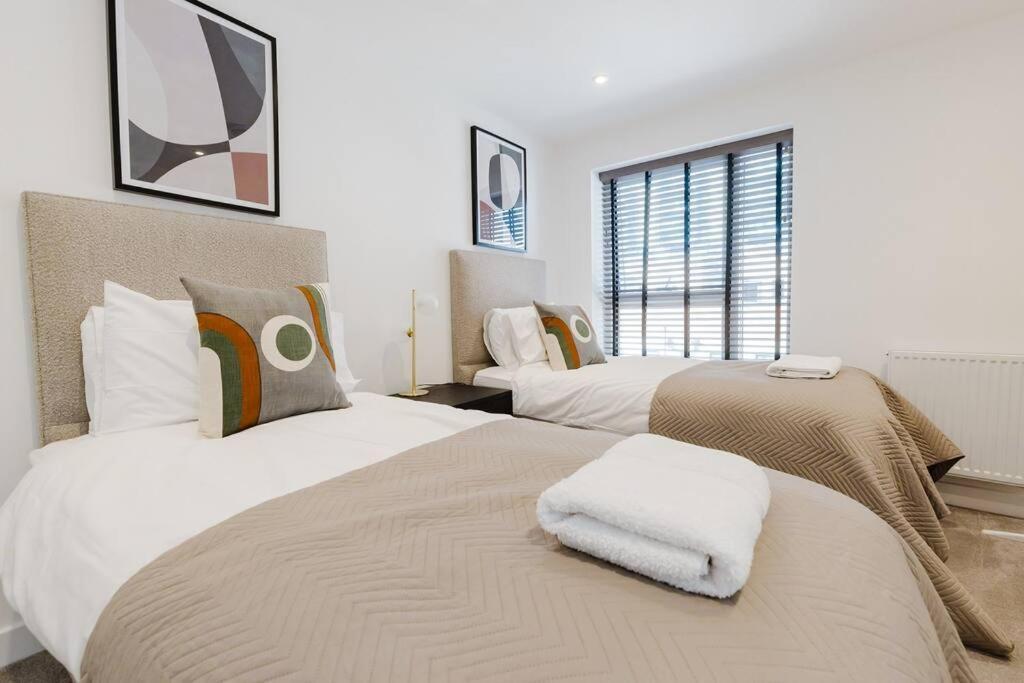 4-Level Luxury 2 Bedroom House Sleeps 6, Rooftop, Harry P & Free Parking Watford  Eksteriør bilde