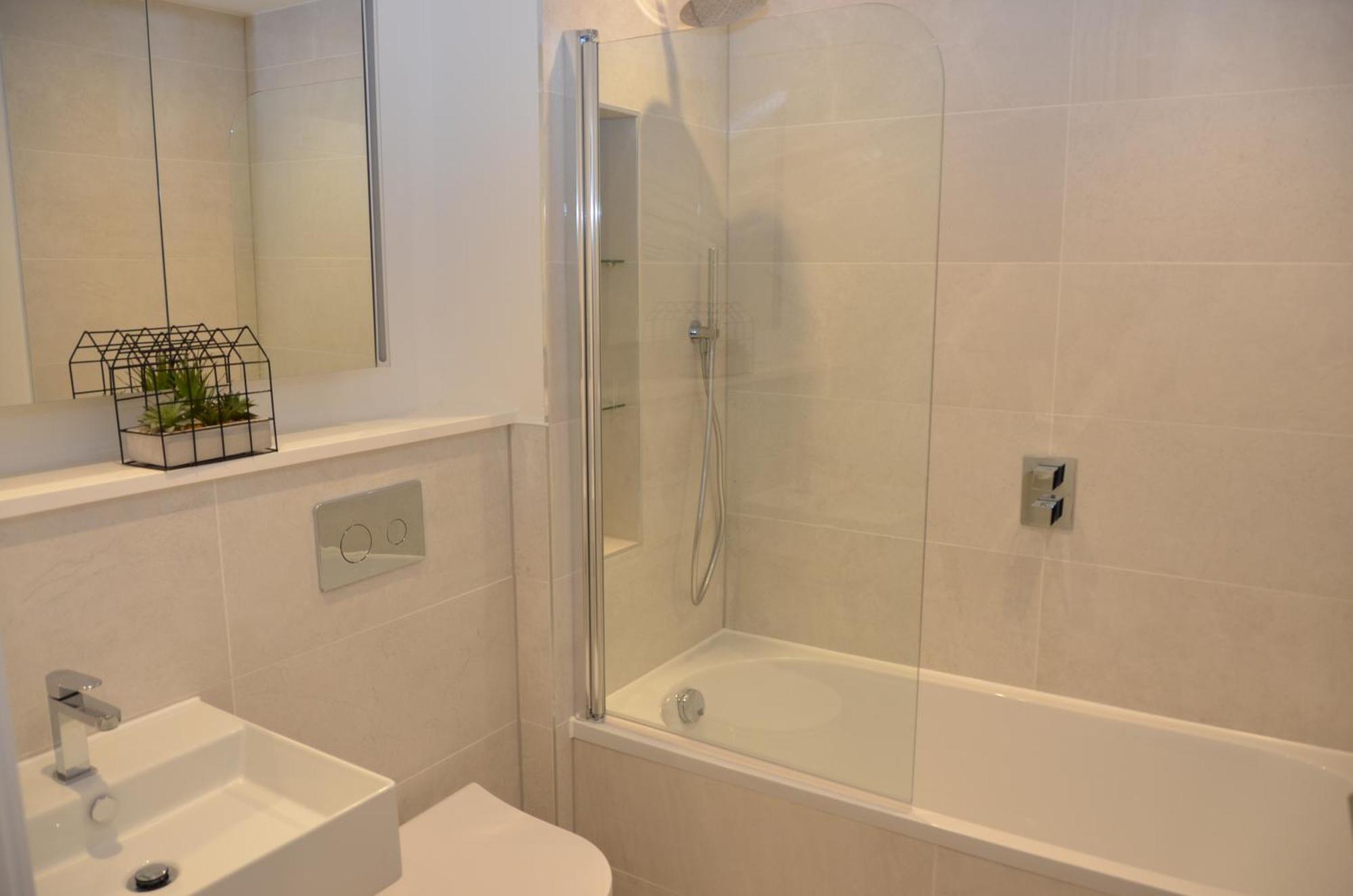 4-Level Luxury 2 Bedroom House Sleeps 6, Rooftop, Harry P & Free Parking Watford  Eksteriør bilde